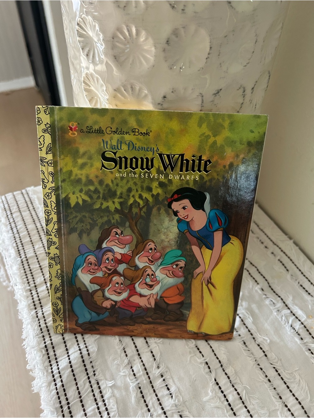 Snow White and the Seven Dwarfs 2003 Walt Disney Kids Classic Story Book